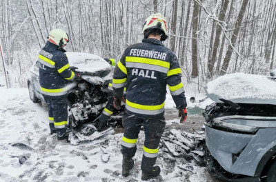 Frontalzusammenstoß auf der B146