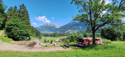 Nachlöscharbeiten Sonnwendfeuer