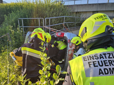 Technische Übung: Menschenrettung nach schwerem Verkehrsunfall