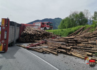 Schwerer LKW-Unfall auf der B117